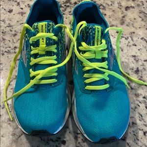 Brooks tennis shoes